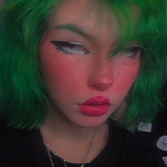 Meet your Posher, Mieka - Picture 1 of 1